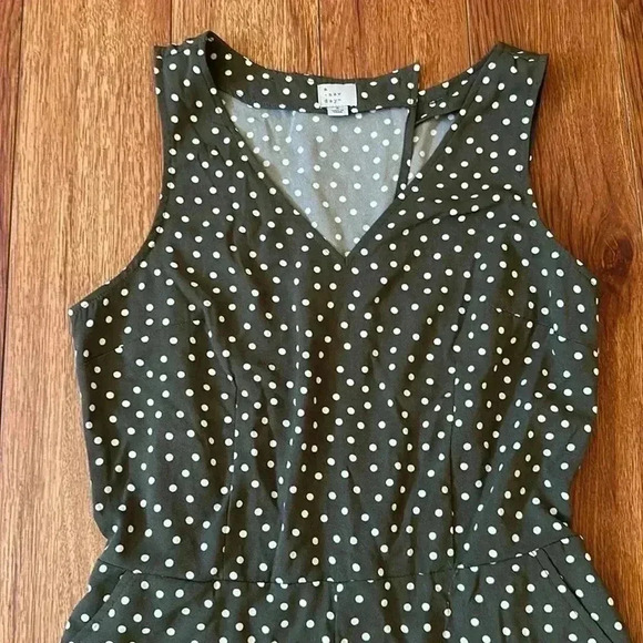 Olive polka dot romper - Picture 2 of 4